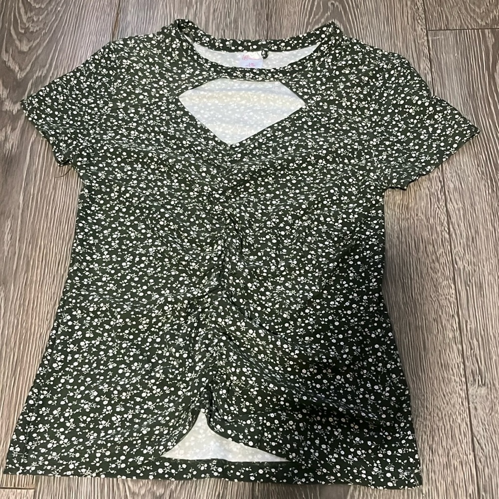 No Boundaries top Size Large women’s